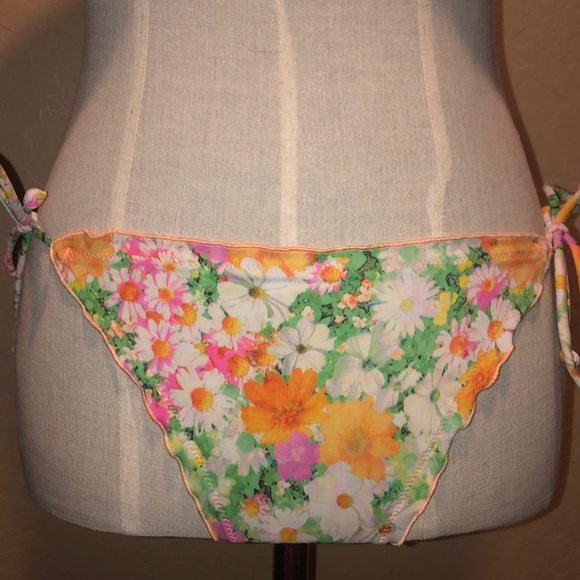 Floral Medium Victoria Secret bikini set - Picture 3 of 8